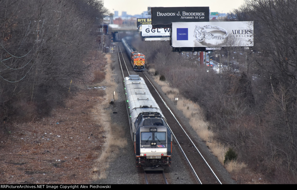 NJT 4528, BNSF 4678